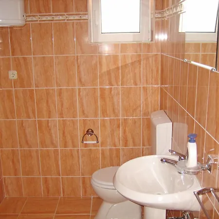 ホテル Mladen オミシュ