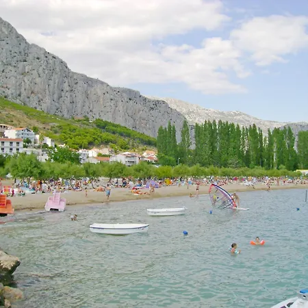 ホテル Mladen オミシュ