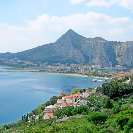 Mladen ホテル オミシュ