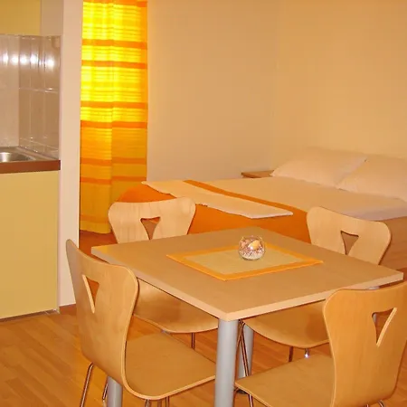 ホテル Mladen オミシュ