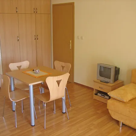 ホテル Mladen オミシュ