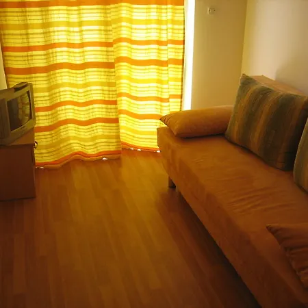 ホテル Mladen オミシュ